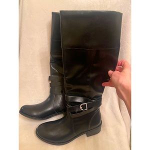 NWT Black Zip side Boots